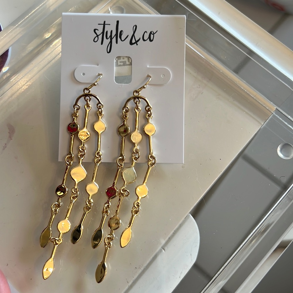 Gold linear drop esrrings